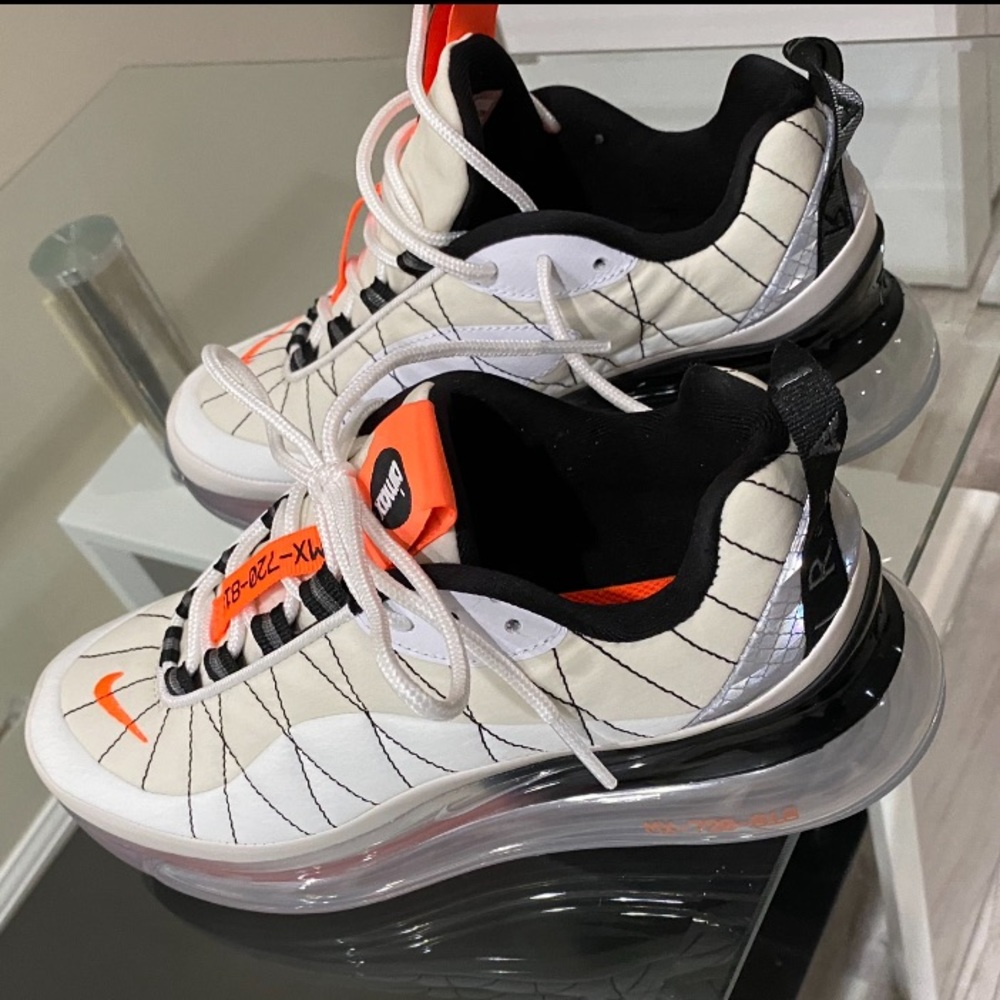 Womens Nike Airmax 720-818